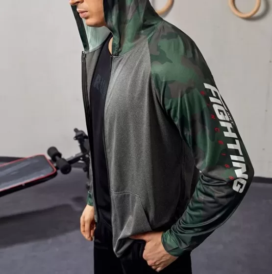 Men Camo And Letter Graphic Hooded Sports Jacket