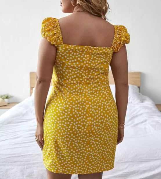 Plus Ditsy Floral Sweetheart Neck Fitted Dress - Image 2