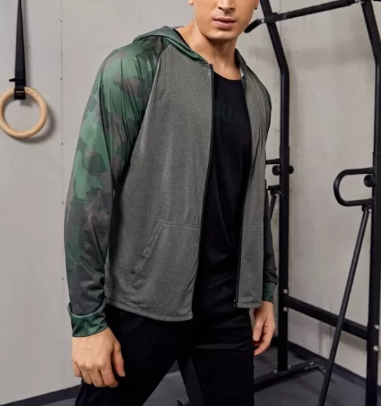 Men Camo And Letter Graphic Hooded Sports Jacket - Image 2