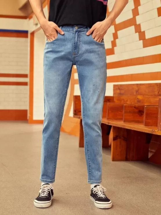 Men Washed Slant Pocket Tapered Jeans