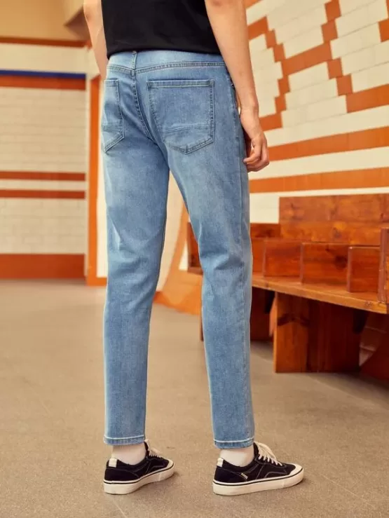 Men Washed Slant Pocket Tapered Jeans - Image 2