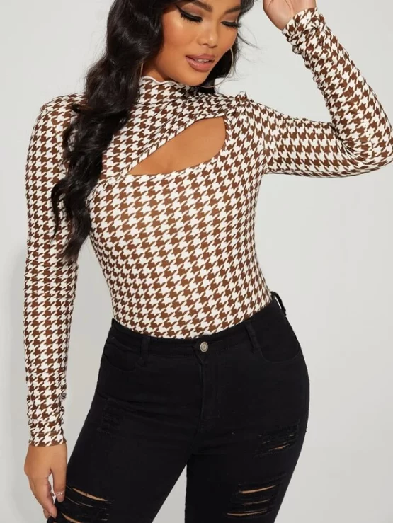 Mock Neck Houndstooth Print Cut Out Slim Tee