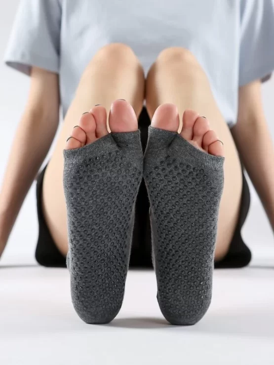 Solid Fashionable Cotton Ankle Yoga Socks - Image 2
