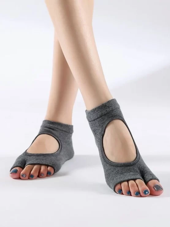 Solid Fashionable Cotton Ankle Yoga Socks - Image 3