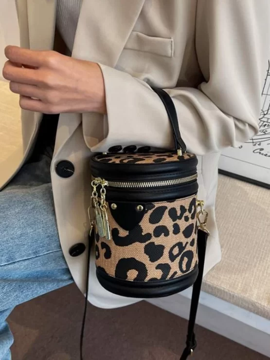 Contrast Leopard Binding Leopard Bucket Bag