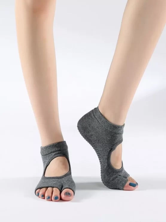 Solid Fashionable Cotton Ankle Yoga Socks - Image 4