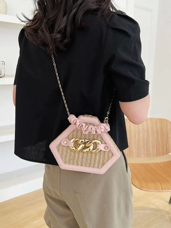 Chain Decor Geometric Design Strap Straw Ruched Bag - Image 3