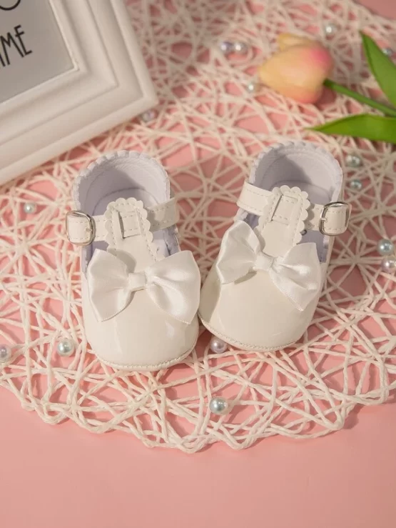 Baby Girl Plain White Scallop Bow Decor Flats