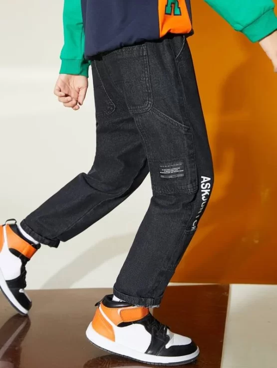 Boys Letter Graphic Button Zipper Patched Pocket Jeans - Image 2