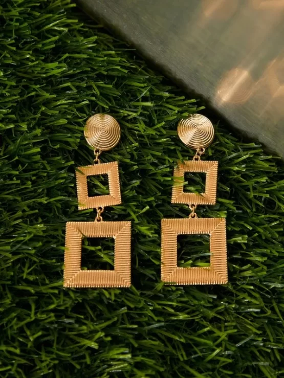 Glamorous Geometric Dangle Drop Earrings - Image 3