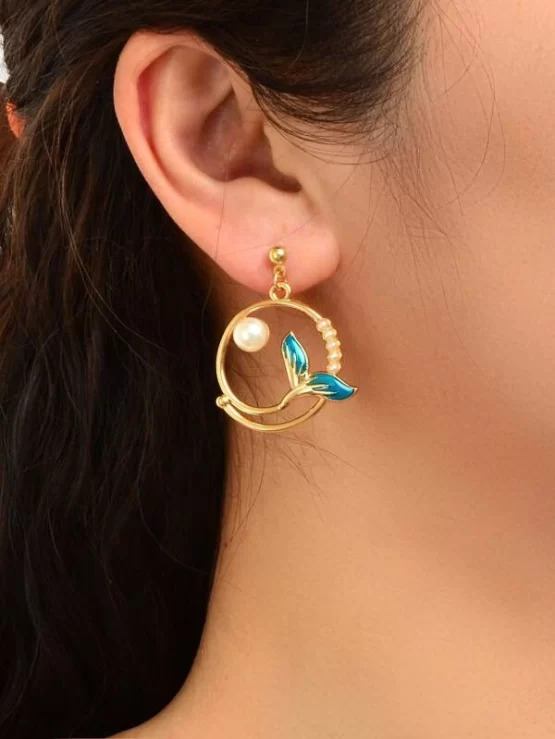 Fashionable Fish Tail Charm Drop Earrings - Image 3