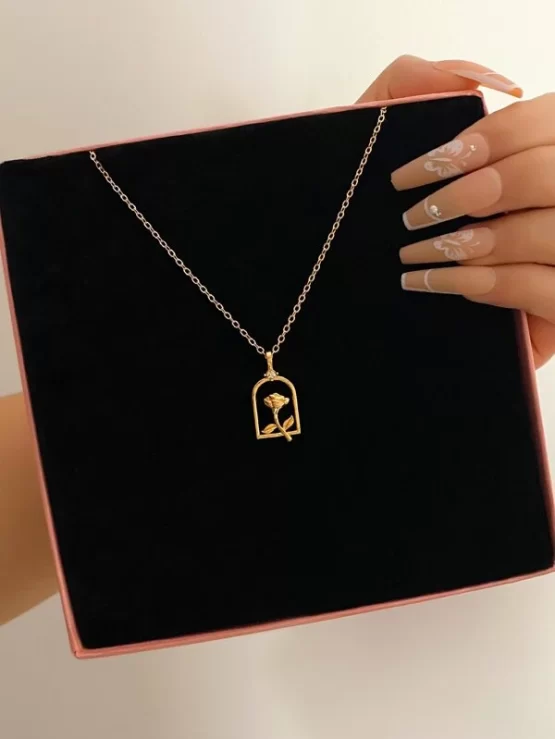 Fashionable Pendant Flowers Charm Necklace
