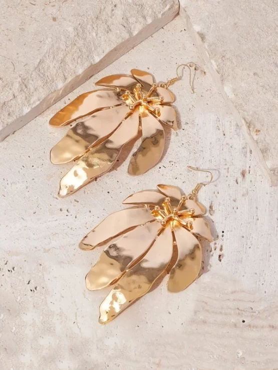 Fashionable Dangle Flower Drop Earrings - Image 2
