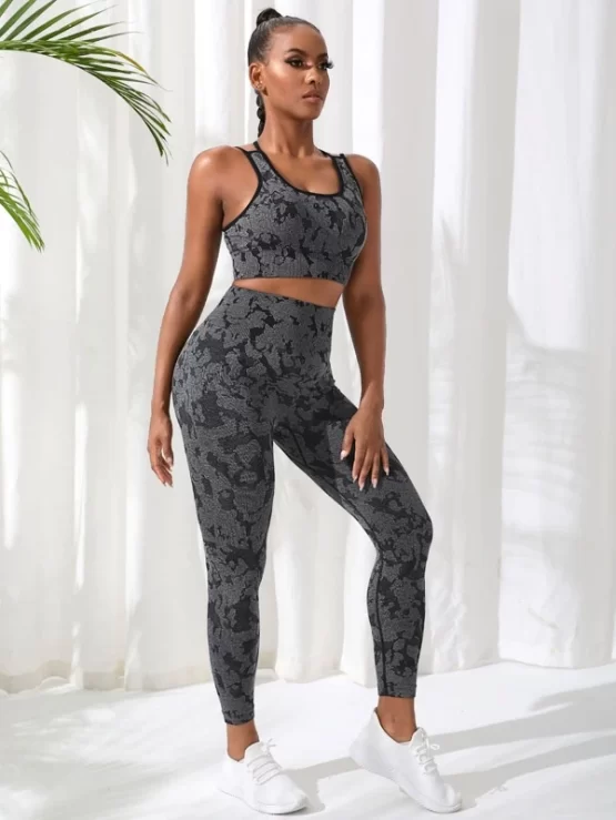 Camo Print Crisscross Back Wide Waistband Sports Set - Image 2