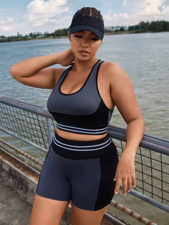 Plus Colorblock Striped Trim Racer Back Wideband Waist Sports Set - Image 3