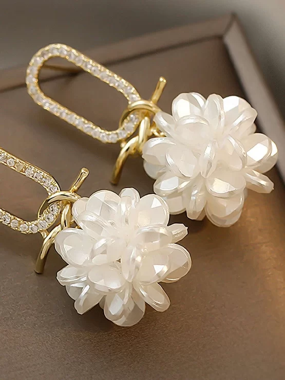 Rhinestone Flowers Decor Drop Earrings - Image 3
