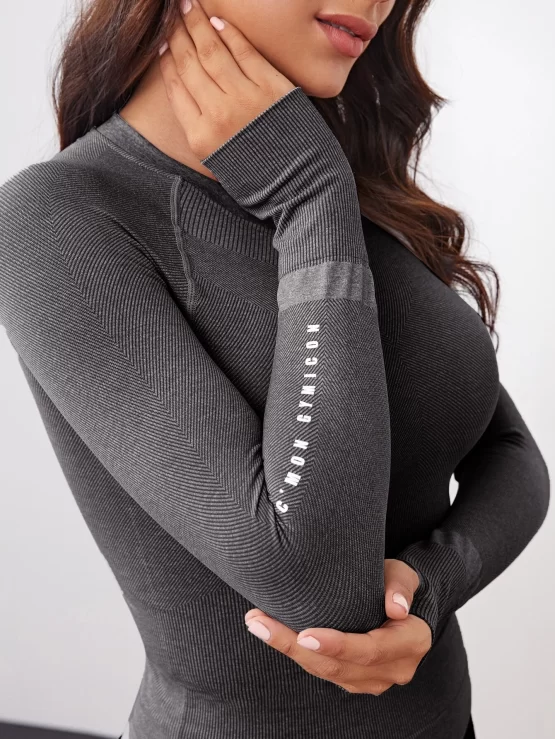 Seamless Letter Graphic Sports Tee With Thumb Hole - Image 3