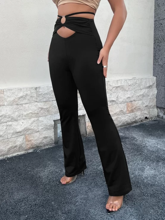 Cut Out Ring Linked Solid Flare Leg Pants - Image 3