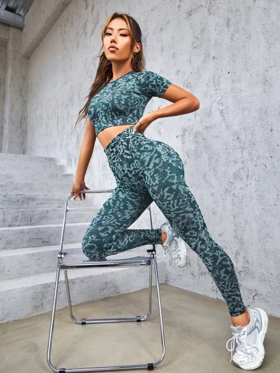 Seamless High Stretch Camo Print Sports Set - Image 3
