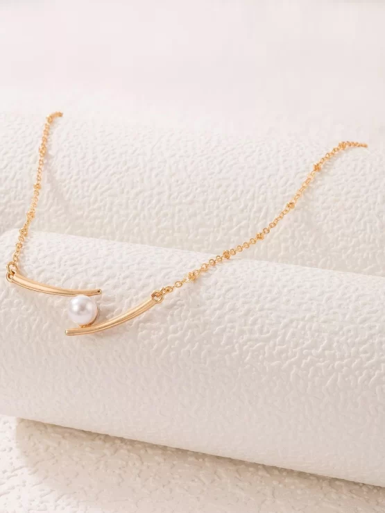 Fashionable Faux Pearls Pendant Necklace - Image 2