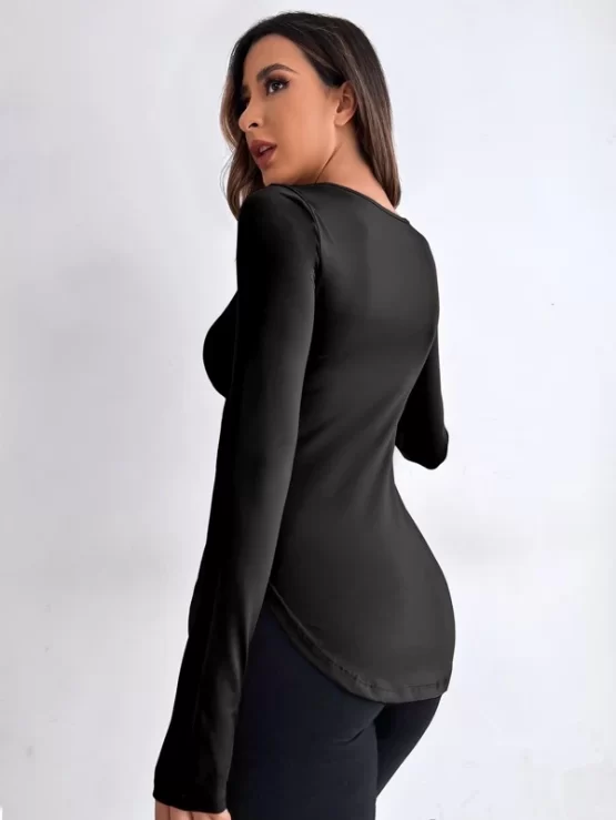 Thumb Holes Cut Out Curved Hem Sports Tee - Image 6