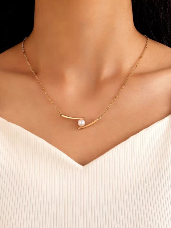 Fashionable Faux Pearls Pendant Necklace