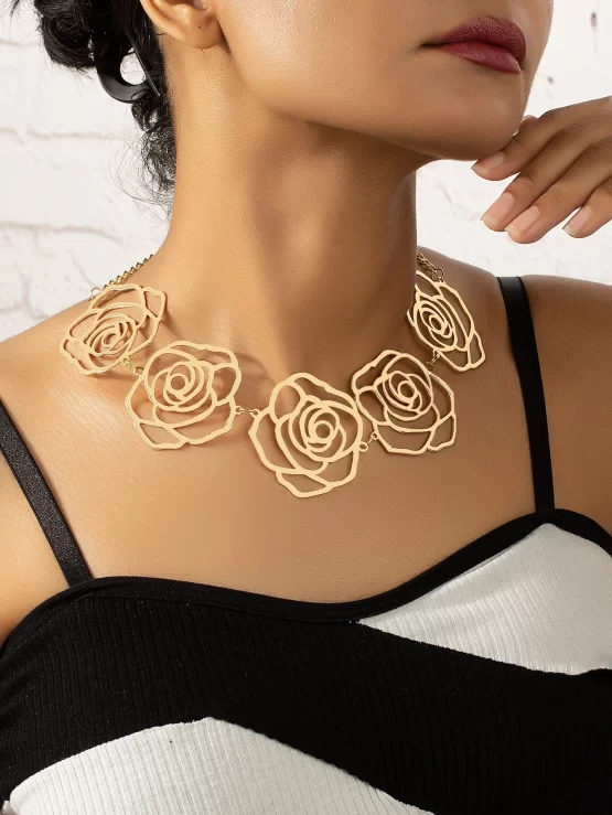 Hollow Out Fashionable Flowers Decor Necklace