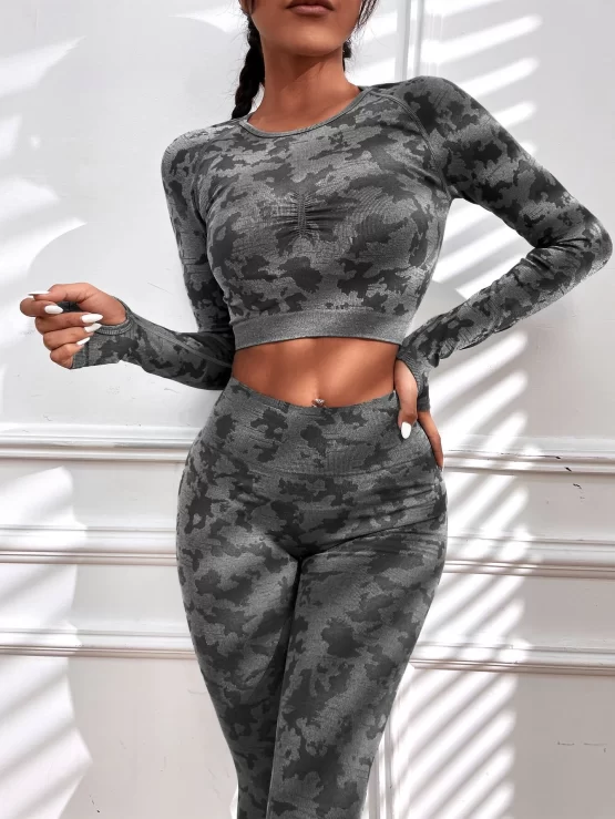 Absorbs Sweat Seamless Allover Print Ruched Raglan Sleeve Sports Set - Image 3