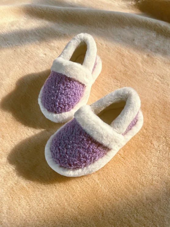 Girls Color Block Two Tone Fluffy Slippers - Image 2