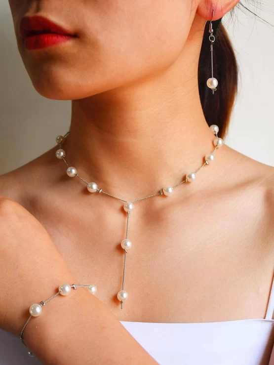 Four Pieces Faux Pearls Decor Jewelry Set