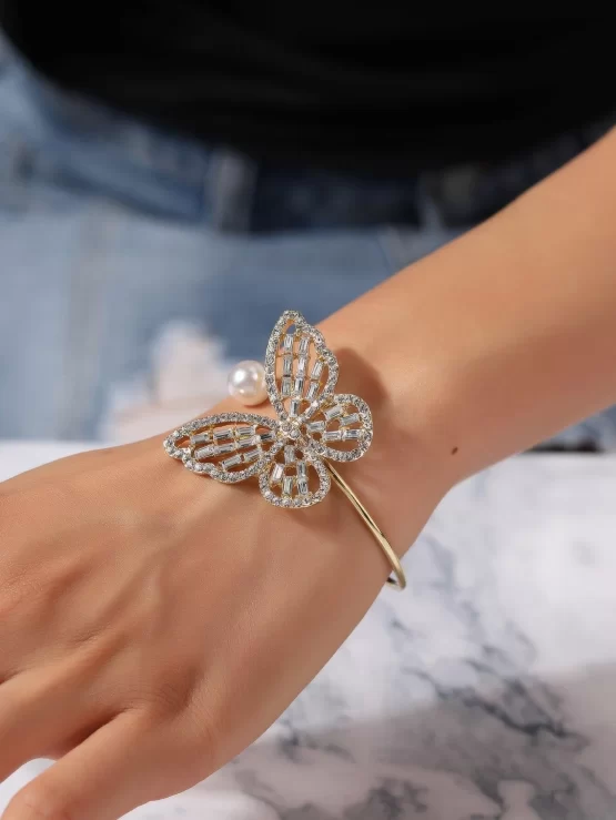 Accessory Store Faux Pearl & Butterfly Decor Bracelet