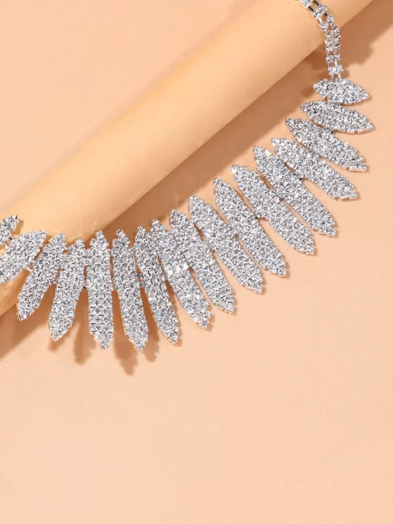 Glamorous Glass Rhinestone Decor Choker - Image 2