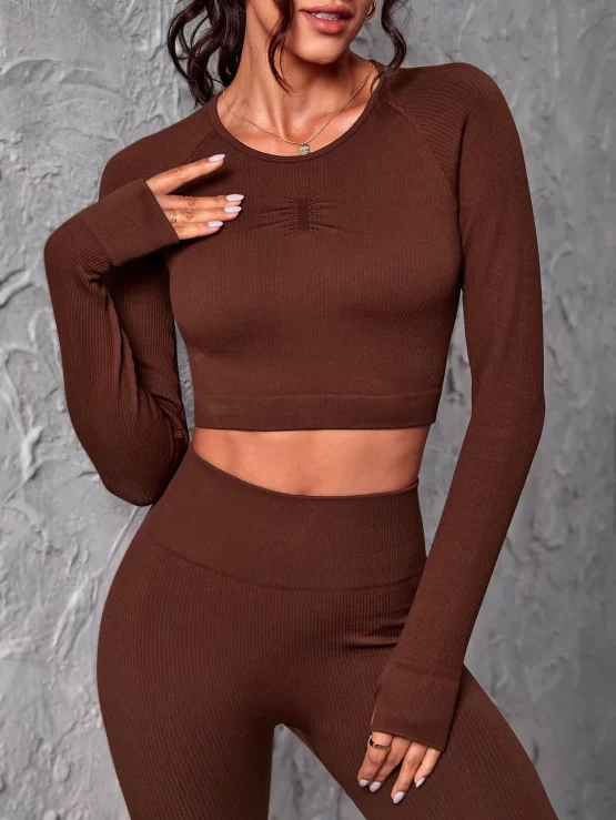 Seamless Raglan Sleeve Sports Tee With Thumb Holes & Sports Leggings - Image 3