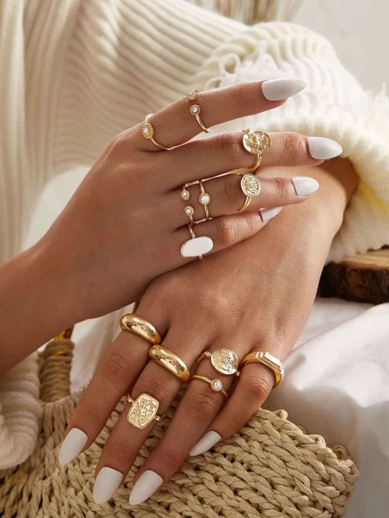 Thirteen Pieces Fashionable Rhinestone Decor Ring