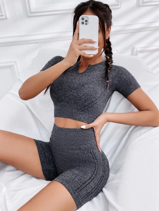 Seamless High Stretch Notched Neck Sports Tee With Biker Shorts