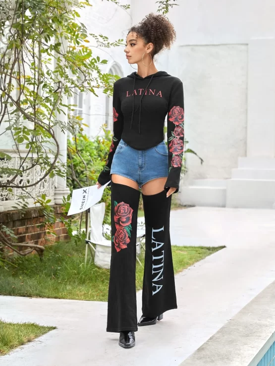Floral & Letter Graphic Cut Out Pocket Jeans - Image 3
