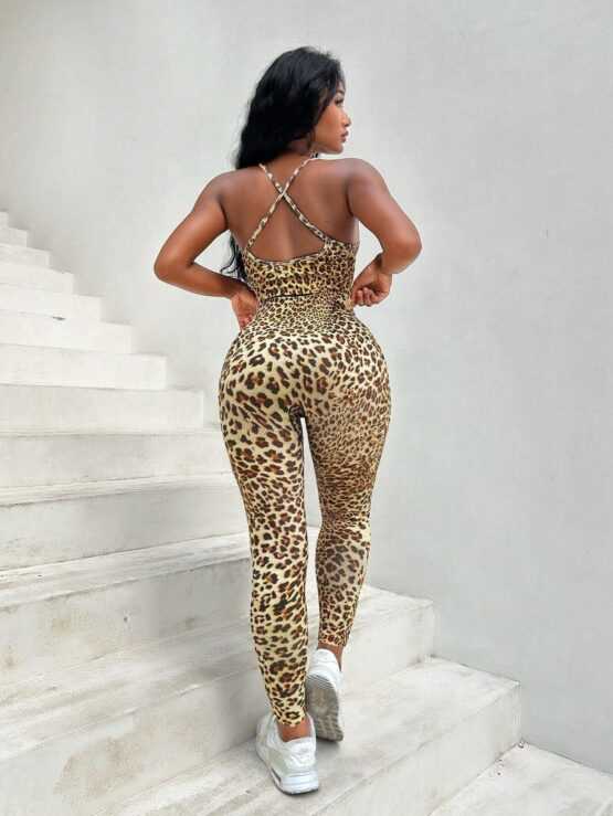 Criss Cross Seamless Leopard Print Sports Set - Image 2